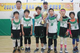 张镇麟谈鼓励小球员：不光要传递篮球精神 更要帮助下一代成长